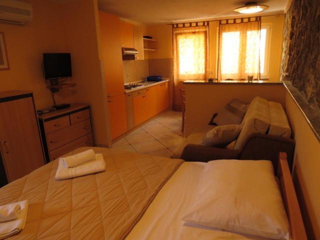 Ara-Ninja Apartment Baska  Exterior photo